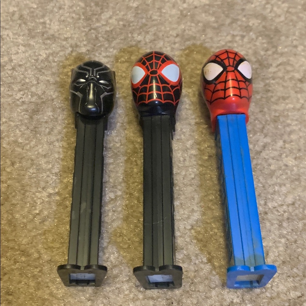 27 PEZ Dispensers - Picture 4 of 7